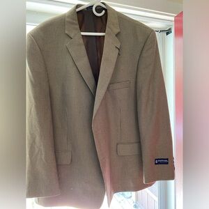 Sports coat new with tags. Been setting in the closet. Not worn. You dry clean!